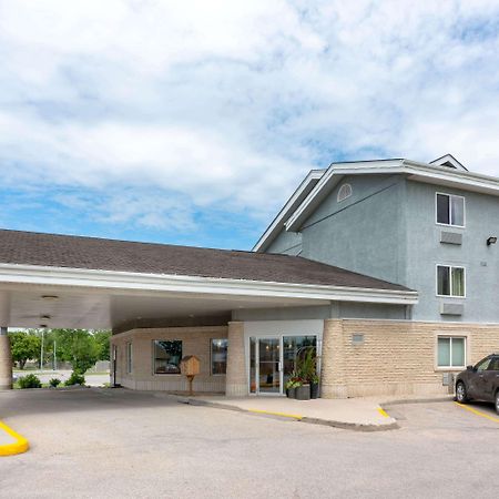 Super 8 By Wyndham Winnipeg West Eksteriør billede