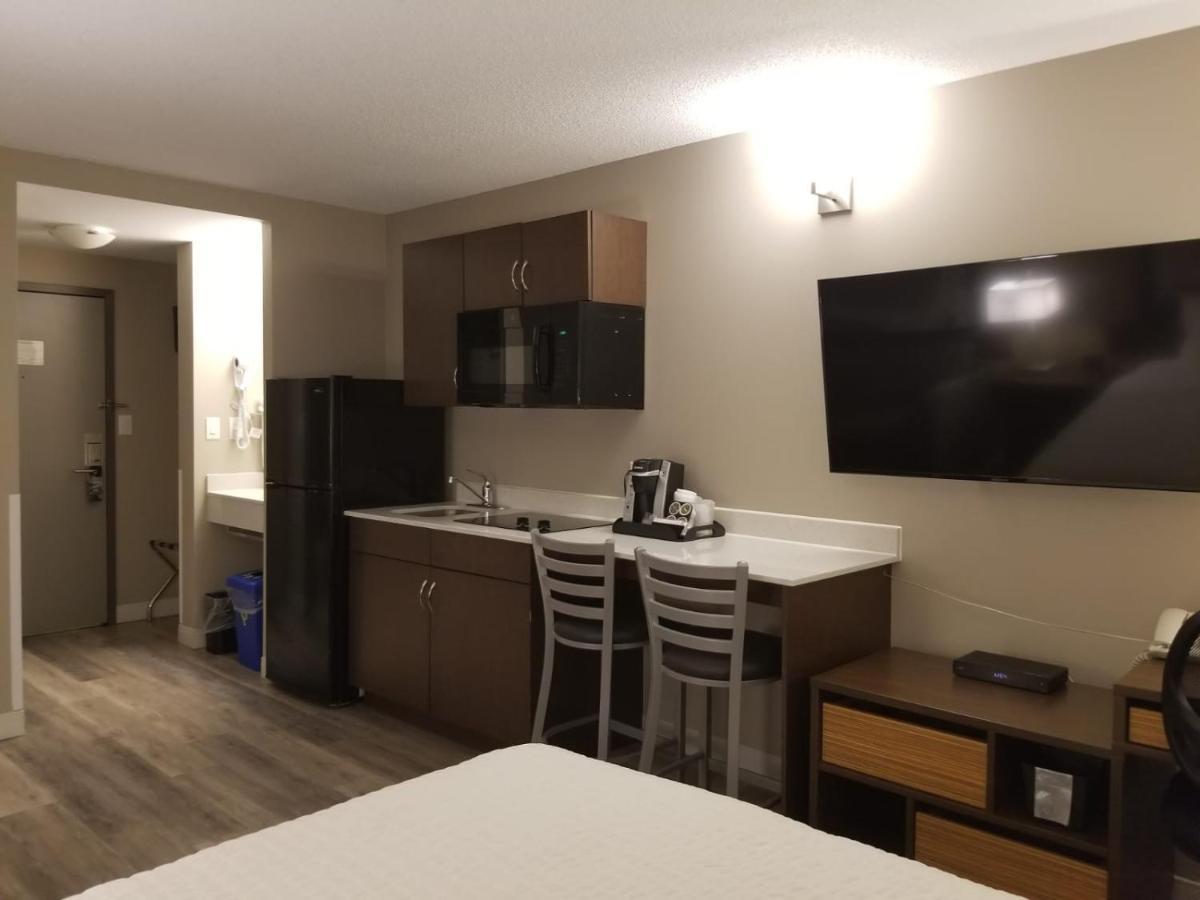 Super 8 By Wyndham Winnipeg West Eksteriør billede
