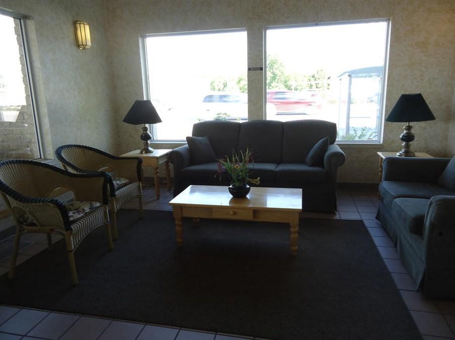 Super 8 By Wyndham Winnipeg West Eksteriør billede