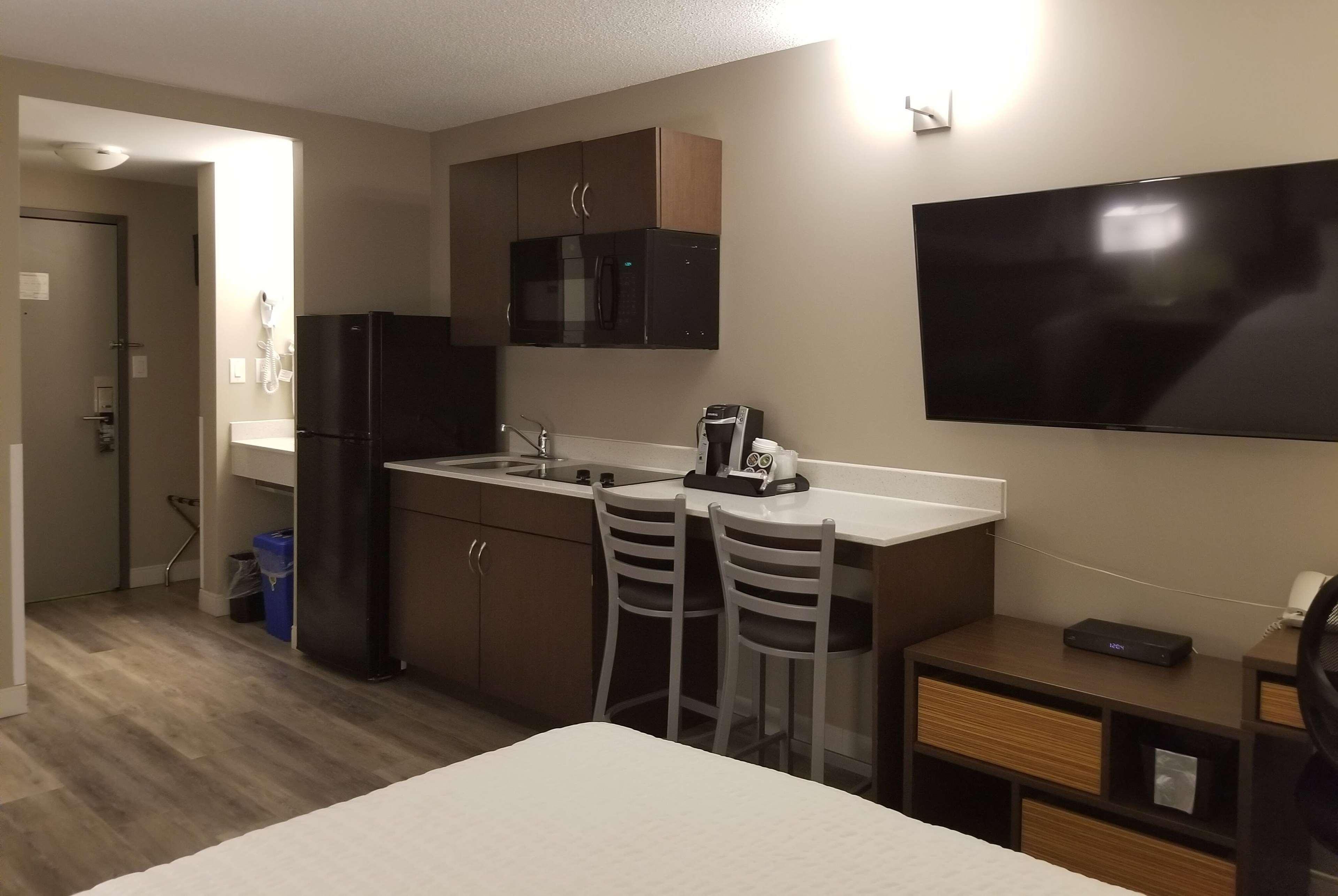Super 8 By Wyndham Winnipeg West Eksteriør billede