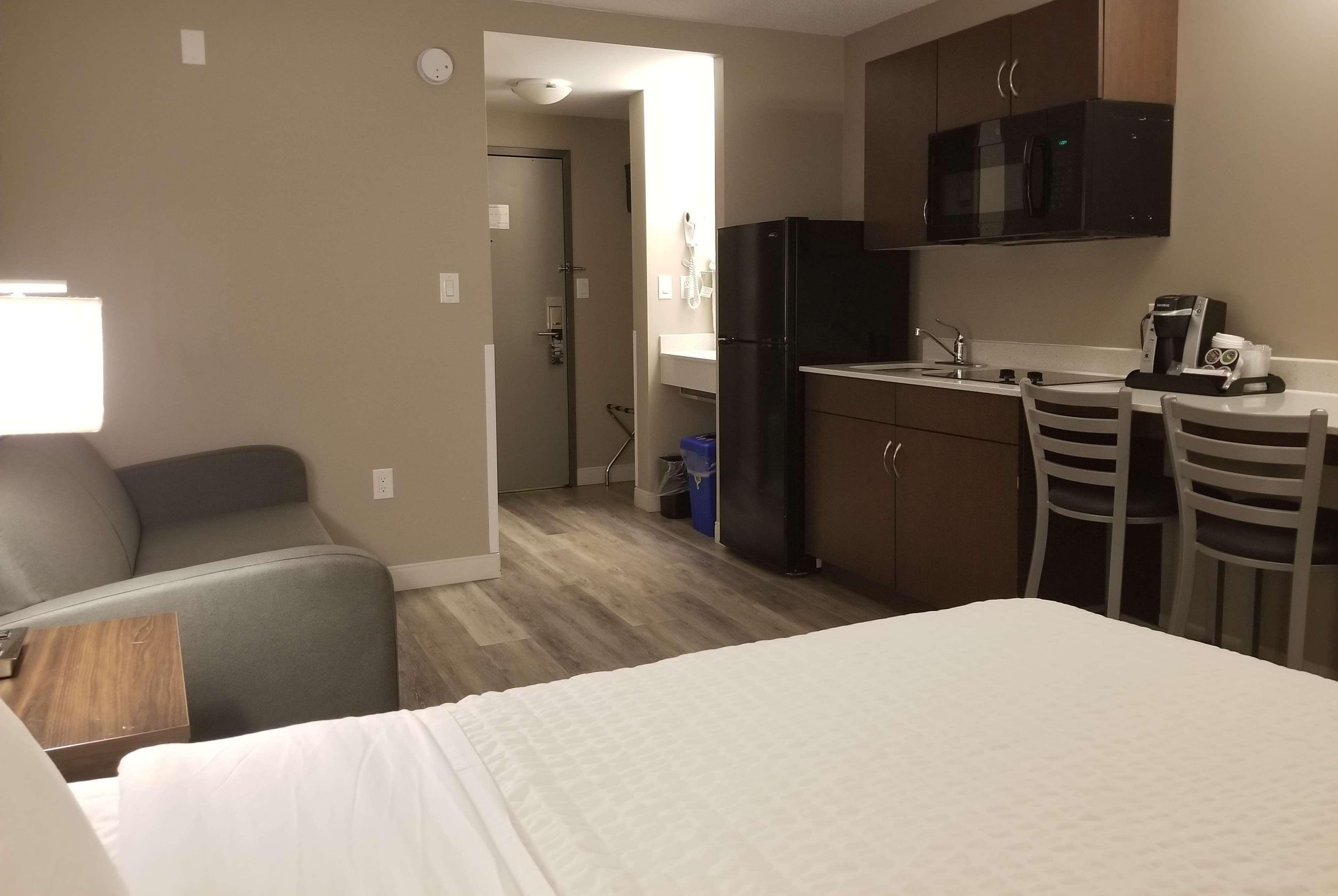 Super 8 By Wyndham Winnipeg West Eksteriør billede
