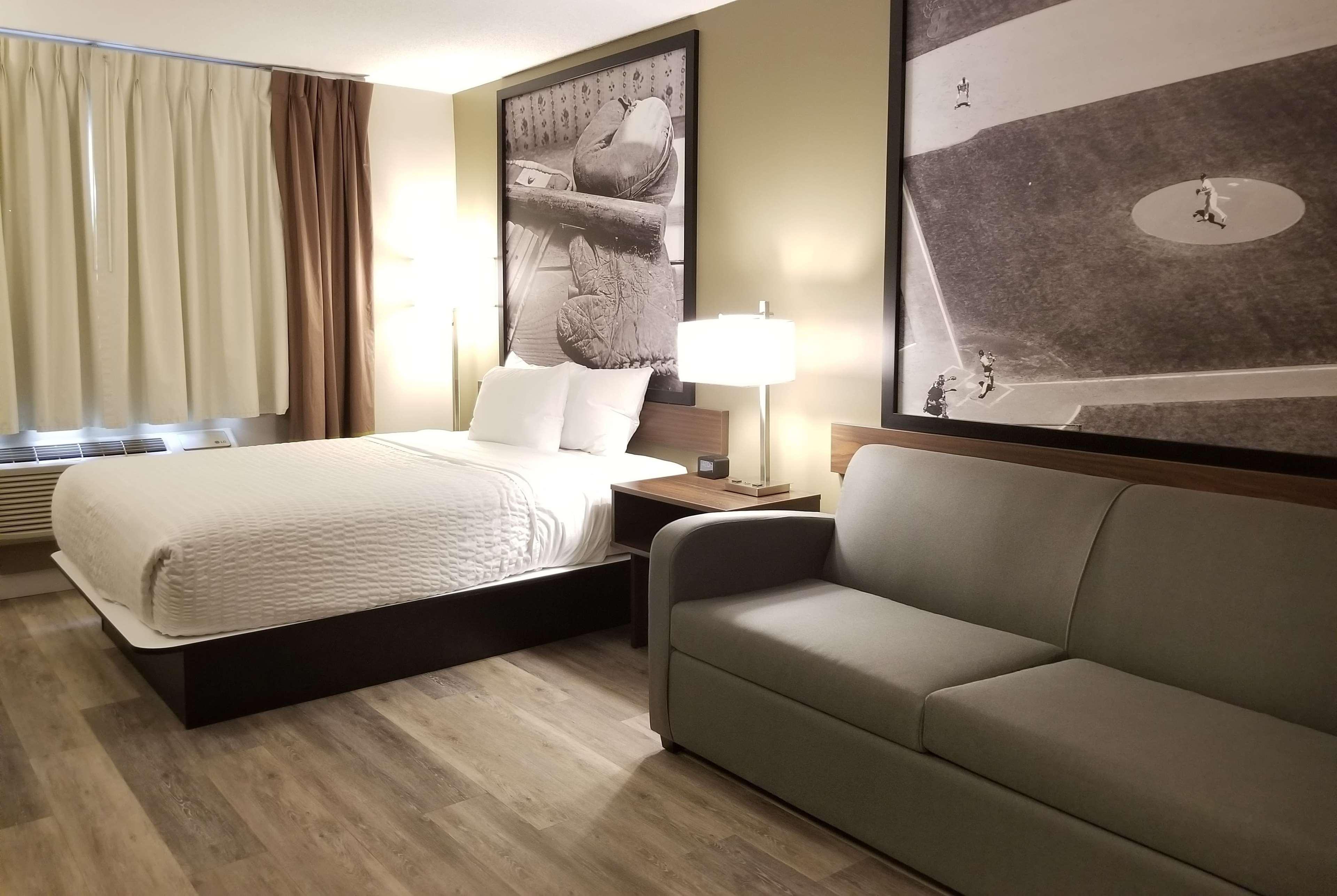 Super 8 By Wyndham Winnipeg West Eksteriør billede