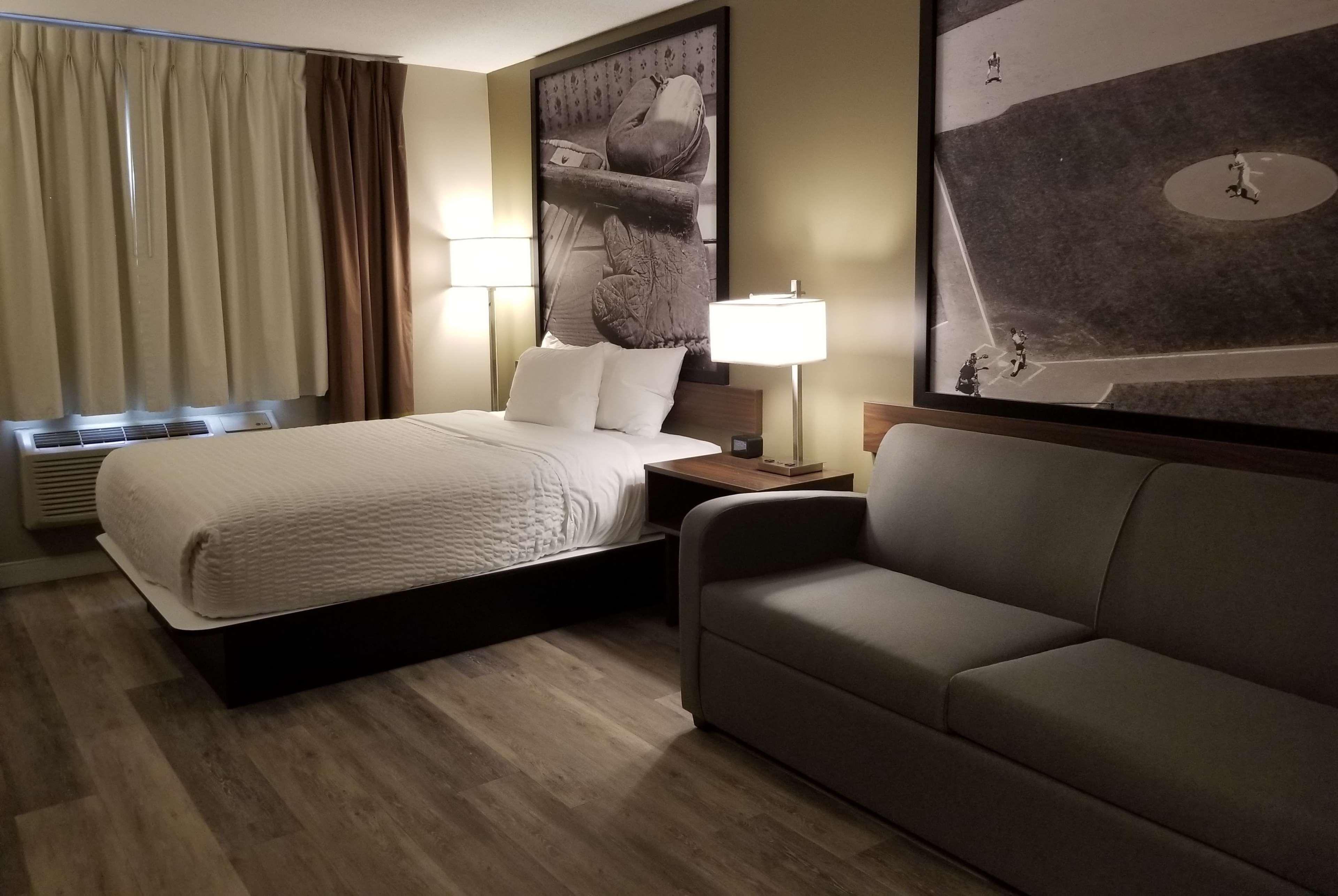 Super 8 By Wyndham Winnipeg West Eksteriør billede