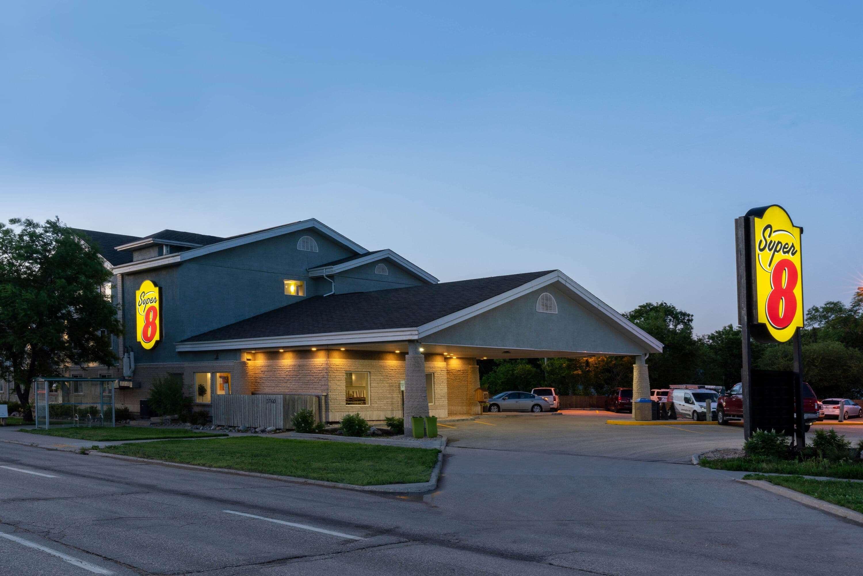 Super 8 By Wyndham Winnipeg West Eksteriør billede