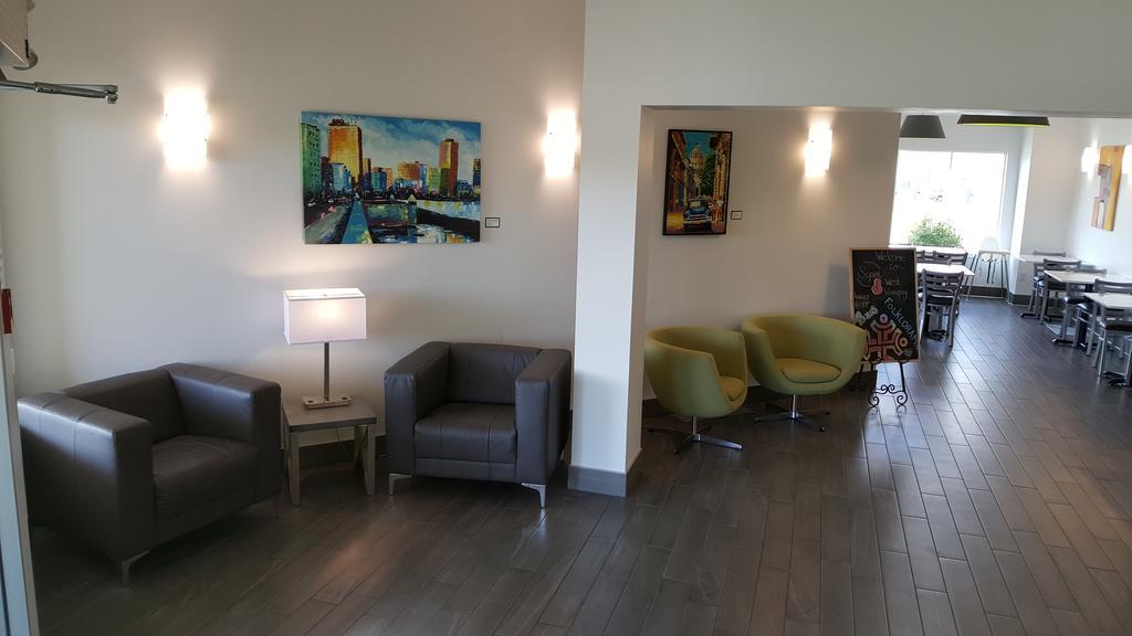Super 8 By Wyndham Winnipeg West Eksteriør billede