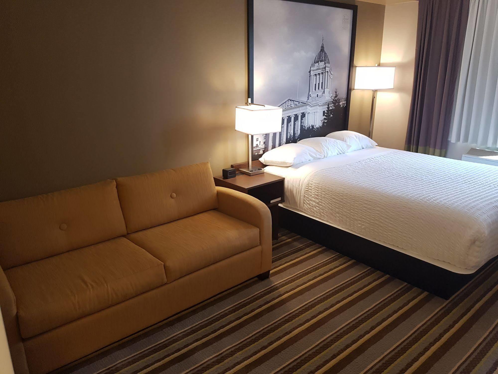 Super 8 By Wyndham Winnipeg West Eksteriør billede