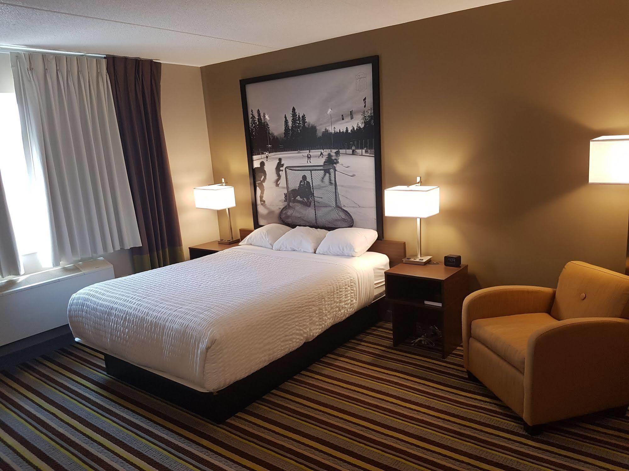 Super 8 By Wyndham Winnipeg West Eksteriør billede
